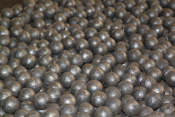 Grinding balls for the mining industry